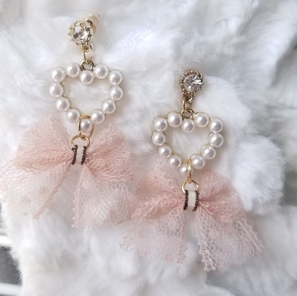 NEW PEARLS & BOWS DROP EARRINGS - Picture 2 of 4